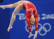 领先优势明显首场状态出色，FPX观众沸腾！，科维托娃重返赛场观众掌声雷动